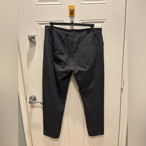 Vuori Men's Sz 38 5-Pockets Meta Pants V430 - Picture 4 of 6
